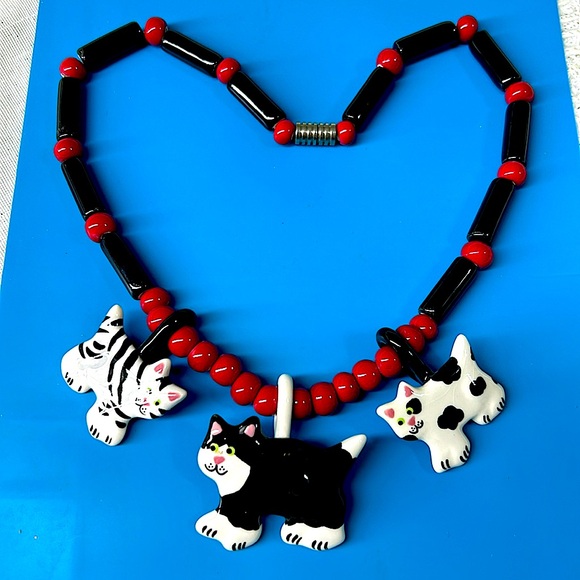 🖤©️FLYING COLORS ‘LOVING CATS’ vintage Ceramic necklace